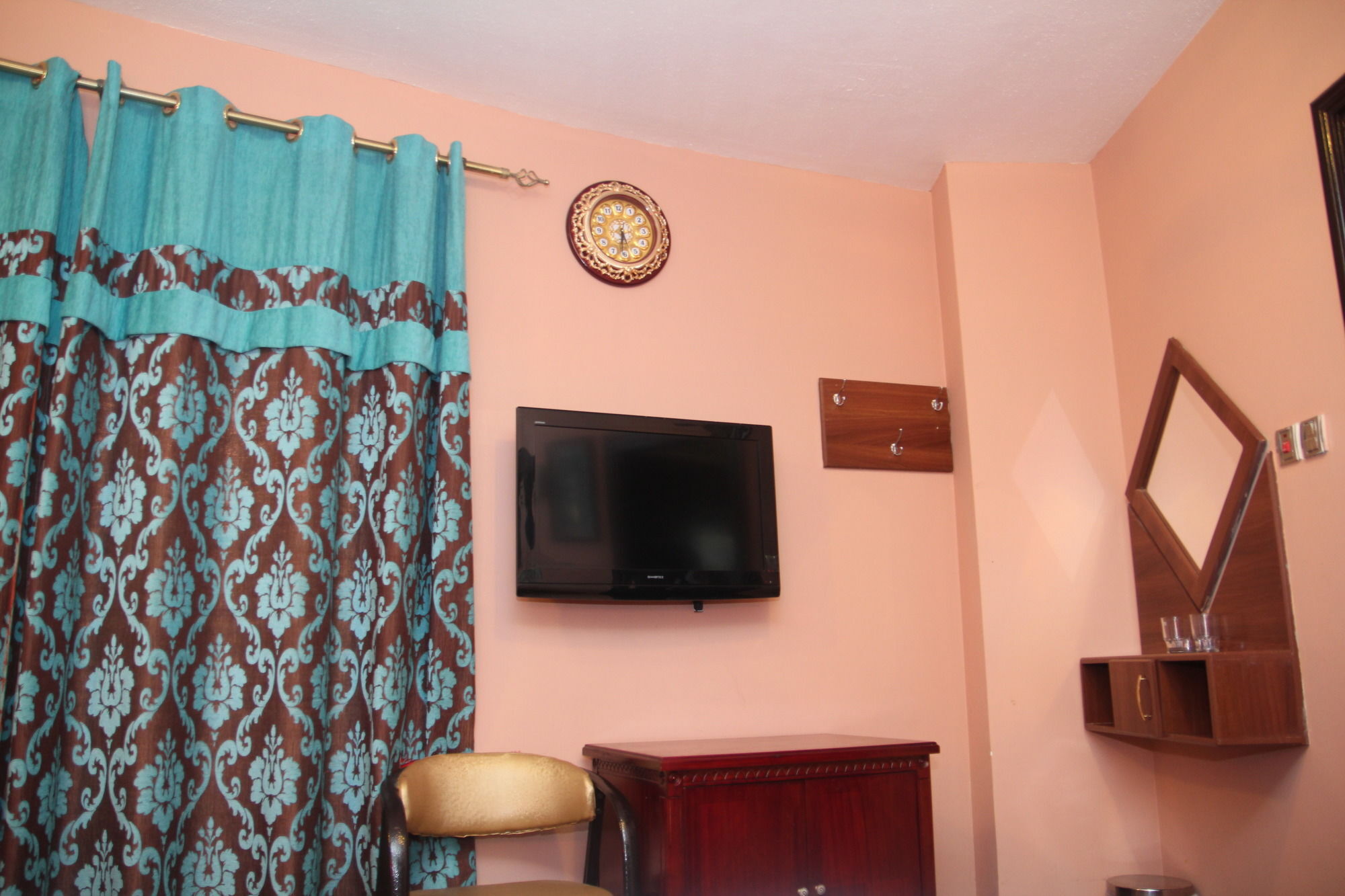 Downtown Hotel *